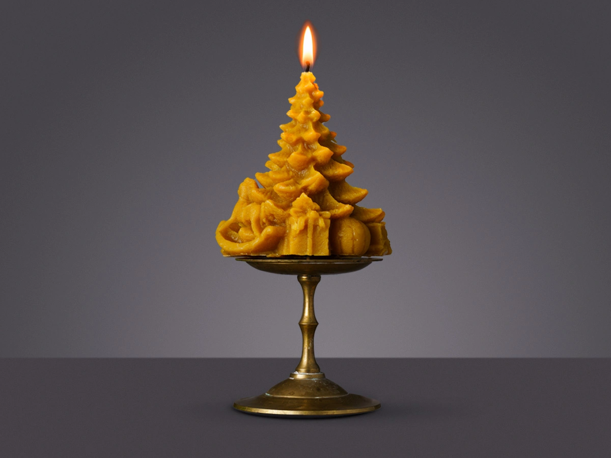 Świeca z wosku pszczelego choinka z prezentami