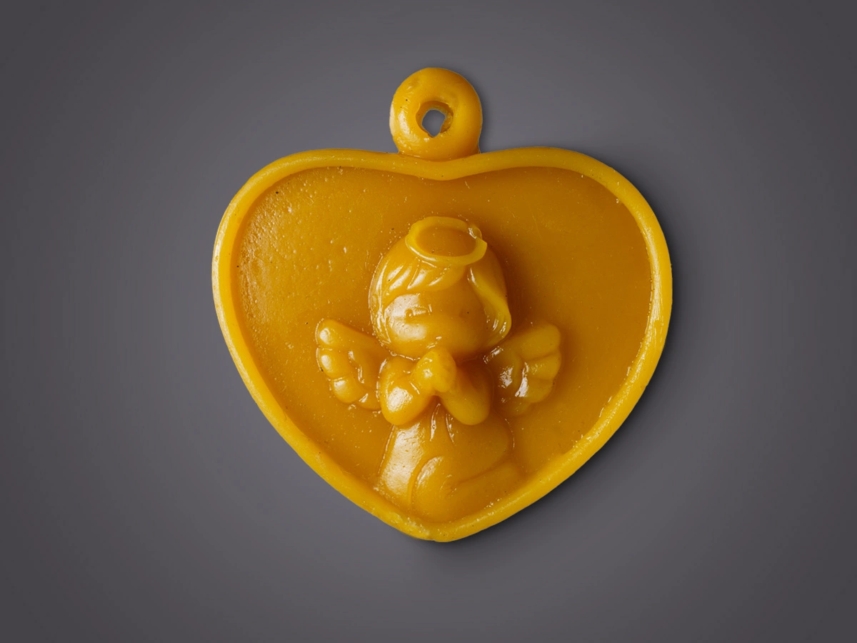 Zawieszka z wosku pszczelego aniołek